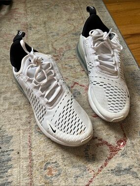 Nike Men’s White and Black Breathable Sneakers